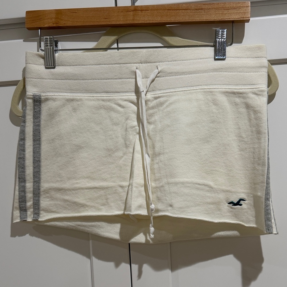 Hollister Off-White and Gray Lounge Shorts Size S